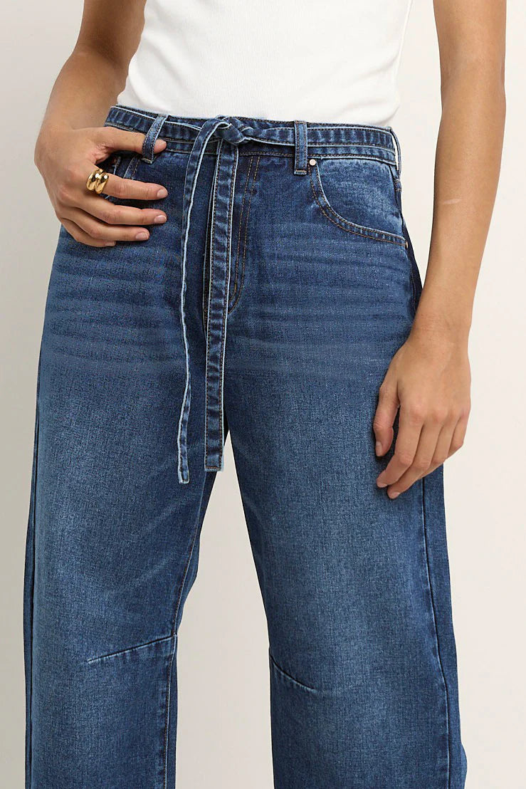 STORIES BE TOLD CAMPUS TIE WAIST BARREL JEANS - Deep Blue