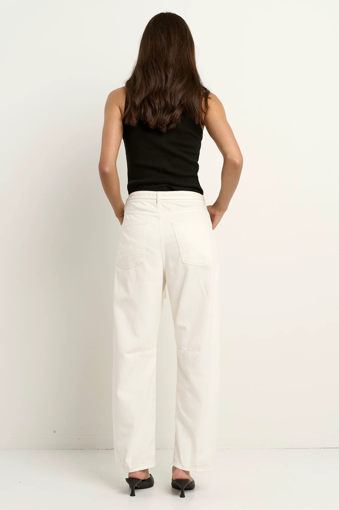 STORIES BE TOLD CAMPUS TIE WAIST BARREL JEANS - Ecru