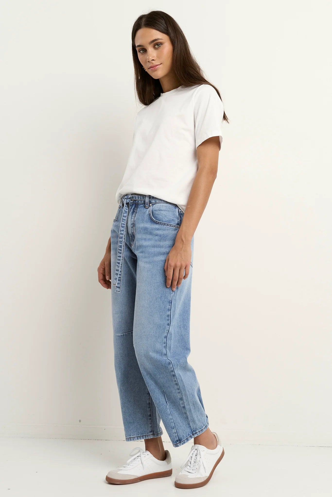STORIES BE TOLD CAMPUS TIE WAIST BARREL JEANS - Light Blue