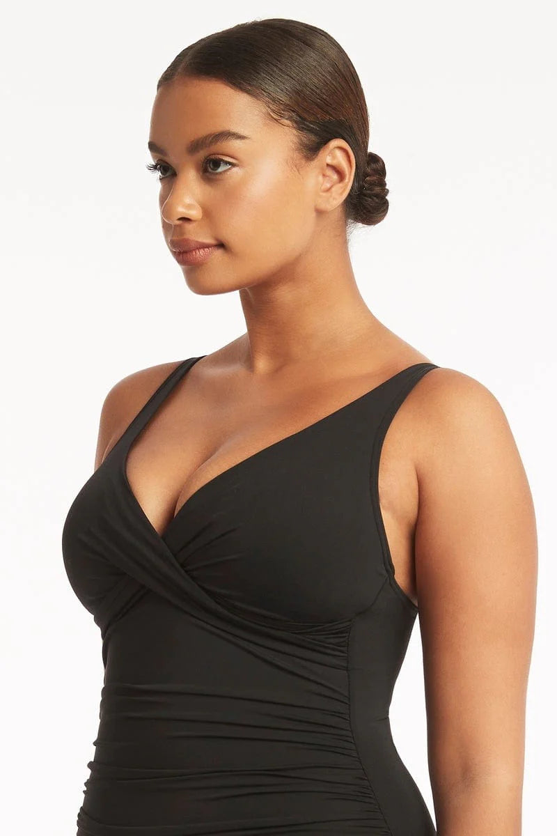 SEA LEVEL ESSENTIALS EDIT CROSS FRONT SCOOP - Black