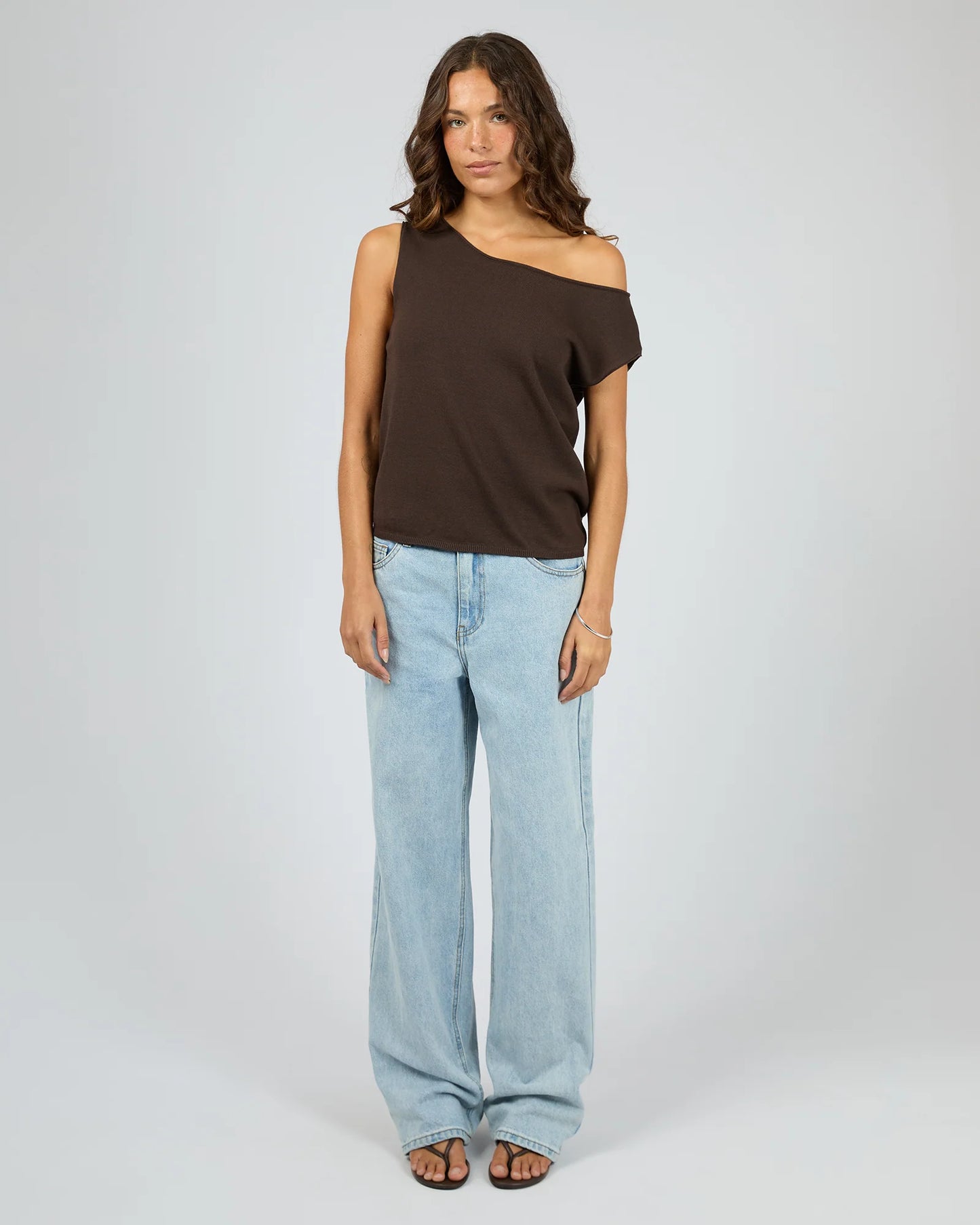 SILENT THEORY ELLIS OFF THE SHOLDER TOP - Chocolate