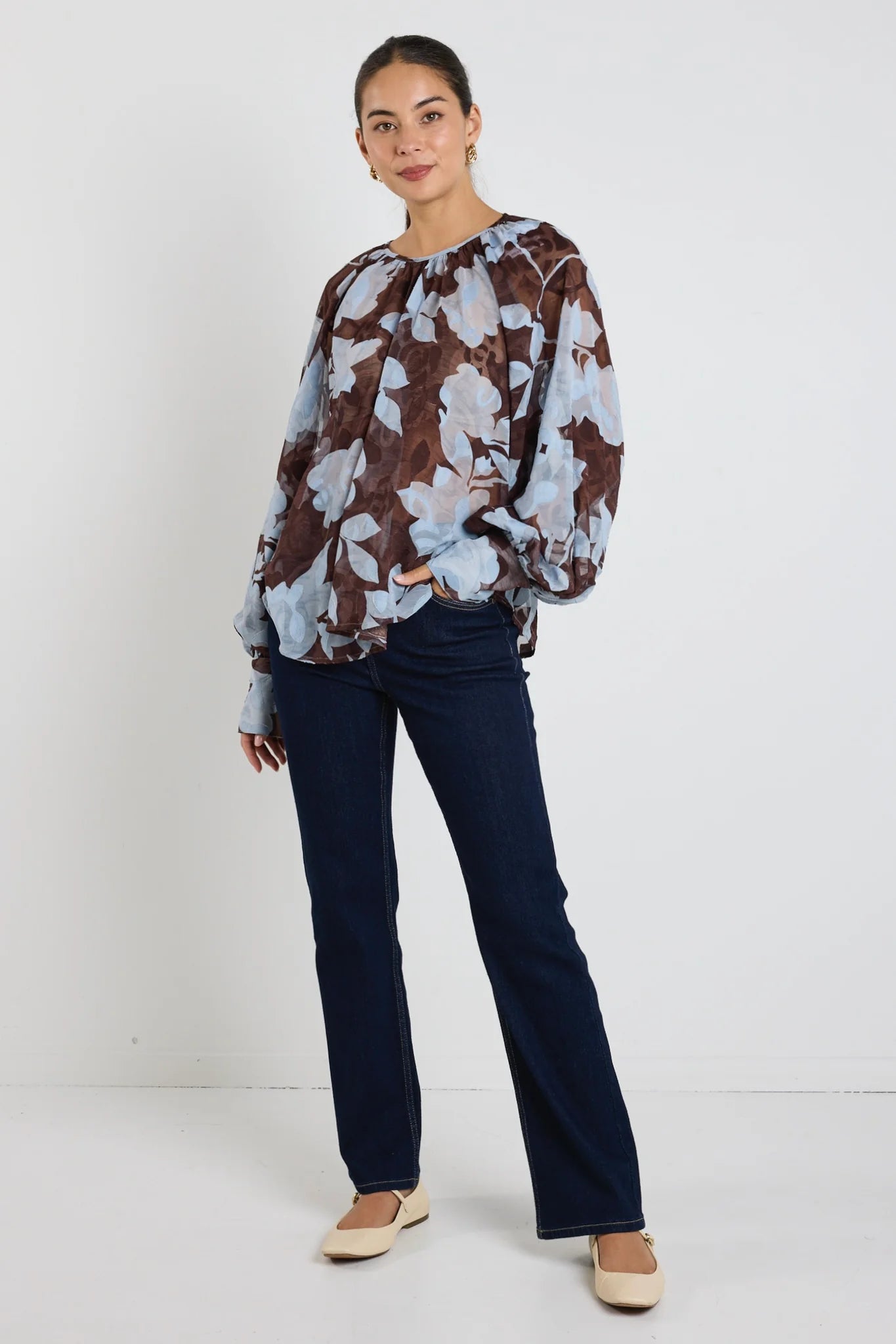 STORIES BE TOLD COSMOPOLITAN TOP - Chocolate Blue Floral
