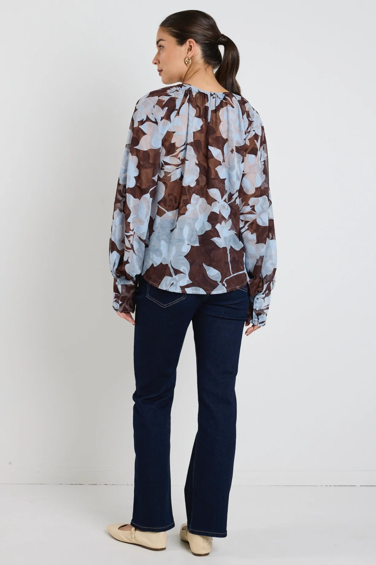 STORIES BE TOLD COSMOPOLITAN TOP - Chocolate Blue Floral