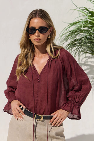 AMONG THE BRAVE - EXPEDITION SHIRRED NECK TOP - Burgundy