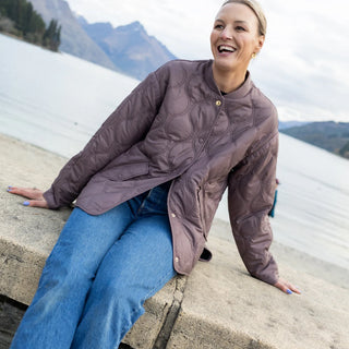 MOKE TALEI QUILT BOMBER JACKET - Cocoa Powder