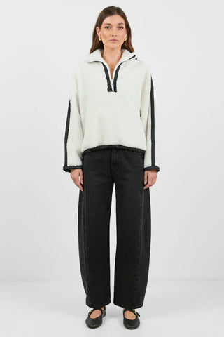 STORIES TO BE TOLD - UNTOLD QUARTER ZIP SWEATSHIRT - Cream